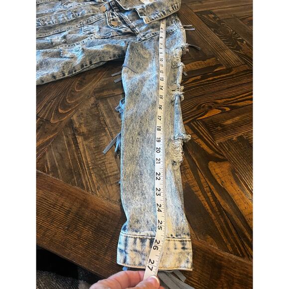 Fantasic Fawn Distressed Acid Wash Jean Jacket Women S Thrashed Fringe Trucker - Picture 7 of 10